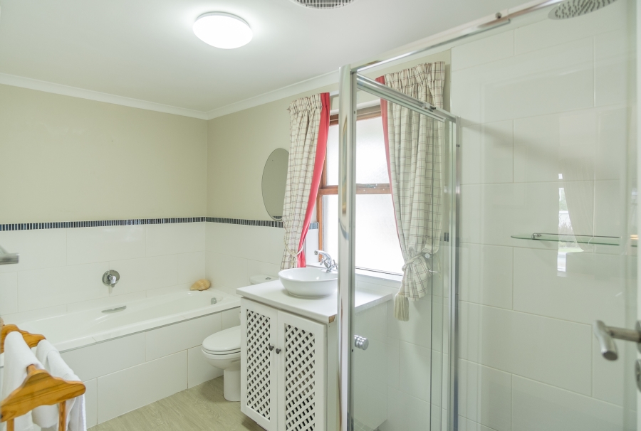 4 Bedroom Property for Sale in Lake Michelle Western Cape